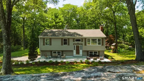 272 Candlewood Lake Rd N, New Milford, CT 06776
