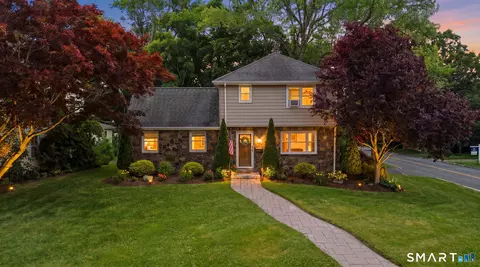 2 Stephen St, Manchester, CT 06040