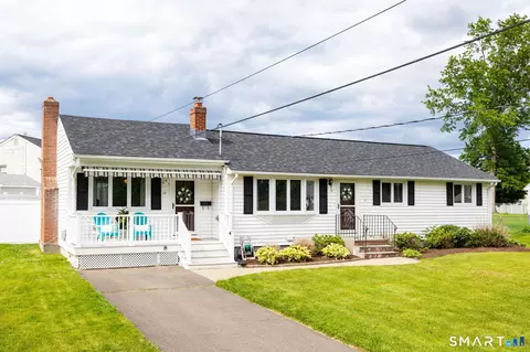 14 Fennwood Cir, Newington, CT 06111