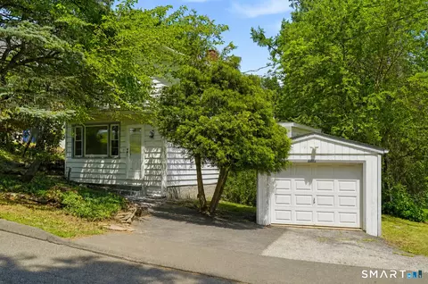6 Beech St, Ansonia, CT 06401