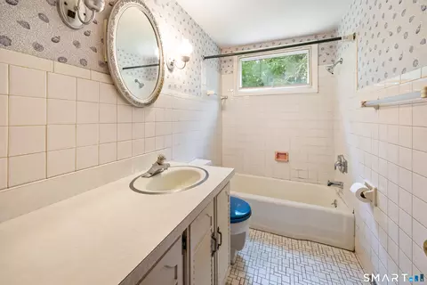 Bath - 65 Munson Rd, Wolcott, CT 06716 photo 1 of 2