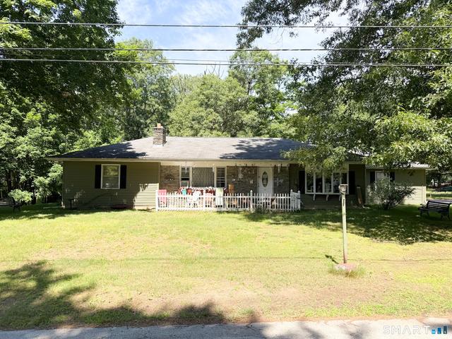 10 Stanley Dr, Moosup, CT 06354