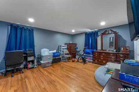 Bedroom - 106 Mcdermott Cir, Hamden, CT 06514 photo 3 of 6