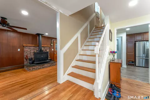 Entry Way - 106 Mcdermott Cir, Hamden, CT 06514 photo 2 of 3