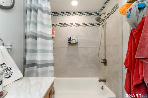 Bath - 106 Mcdermott Cir, Hamden, CT 06514 photo 3 of 3