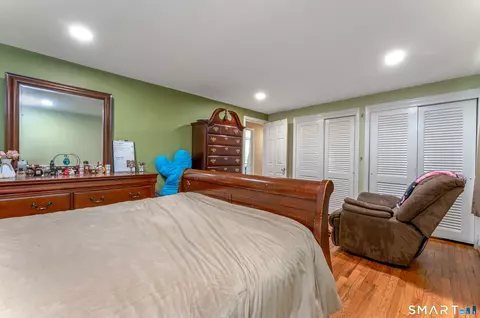 Bedroom - 106 Mcdermott Cir, Hamden, CT 06514 photo 2 of 6