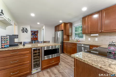 Kitchen - 106 Mcdermott Cir, Hamden, CT 06514 photo 2 of 3