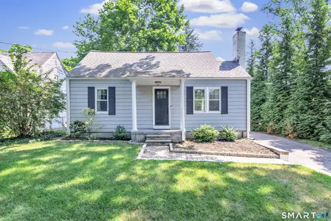 2082 Stratfield Rd, Fairfield, CT 06825