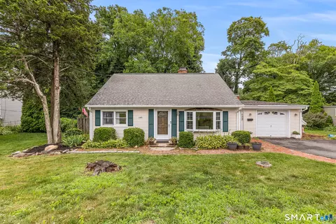 122 Wepawaug Dr, Milford, CT 06461