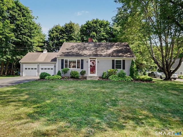 10 Elizabeth St, Newtown, CT 06470