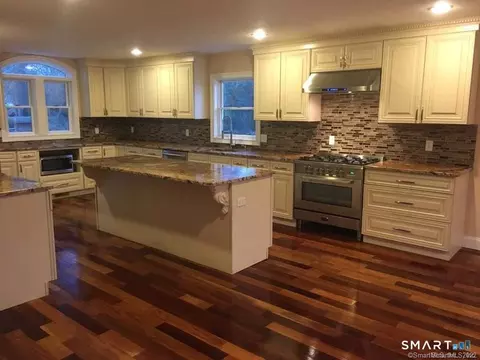 647 New Haven Ave, Milford, CT 06460