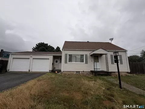 37 E Kensington Pl, Bridgeport, CT 06610
