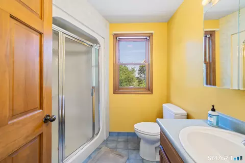 Bath - 26 Corbin Rd, Hamden, CT 06517 photo 7 of 8