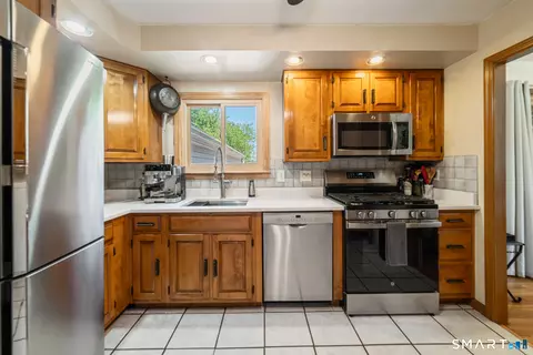 Kitchen - 26 Corbin Rd, Hamden, CT 06517 photo 1 of 4