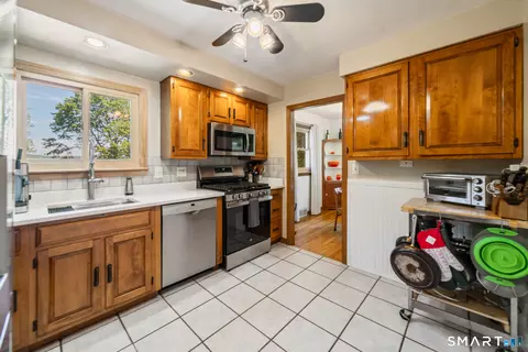 Kitchen - 26 Corbin Rd, Hamden, CT 06517 photo 2 of 4