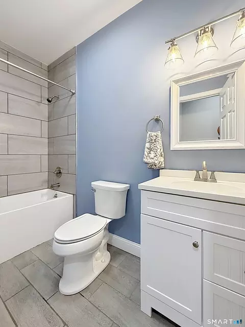 Bath - 21 Birge Ave, Windsor Locks, CT 06096 photo 3 of 3