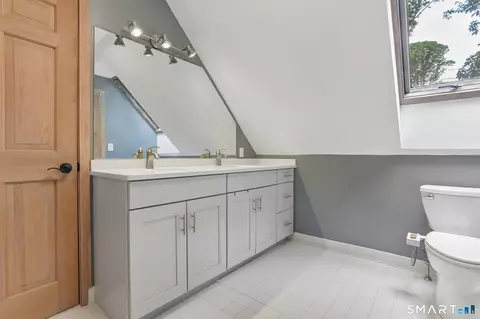 Bath - 99 Cook Rd, Prospect, CT 06712 photo 2 of 4