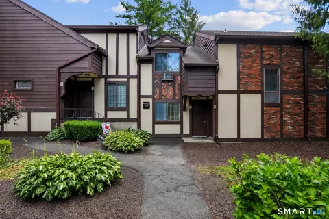 2 Tara Dr #2, Brookfield, CT 06804