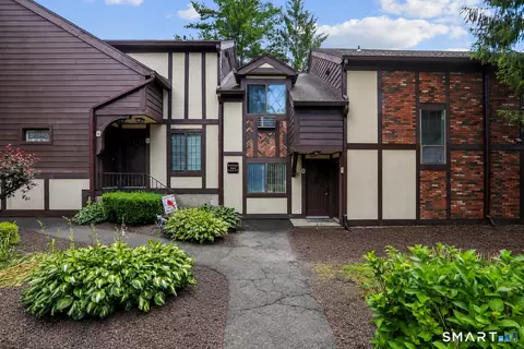 2 Tara Dr #2, Brookfield, CT 06804