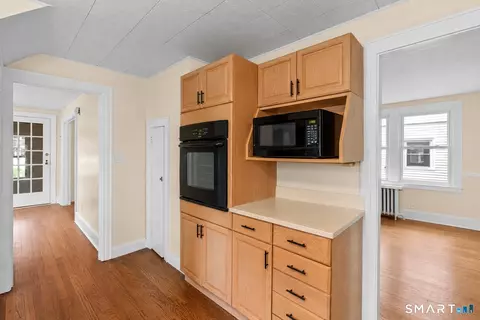 Entry Way - 181 Brimfield Rd, Wethersfield, CT 06109 photo 3 of 4