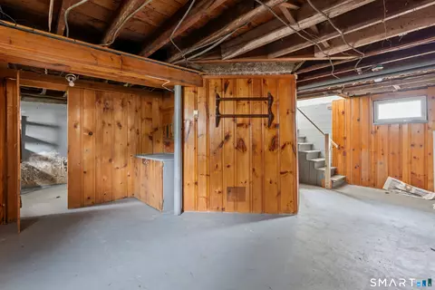 Entry Way - 181 Brimfield Rd, Wethersfield, CT 06109 photo 4 of 4