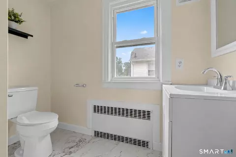 Bath - 181 Brimfield Rd, Wethersfield, CT 06109 photo 2 of 3
