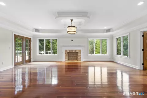 Living - 49 Partridge Ln, Middletown, CT 06457 photo 2 of 9