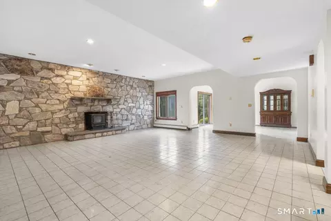 Living - 49 Partridge Ln, Middletown, CT 06457 photo 6 of 7