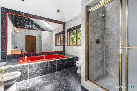 Bath - 49 Partridge Ln, Middletown, CT 06457 photo 3 of 3