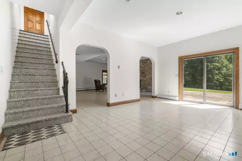 Living - 49 Partridge Ln, Middletown, CT 06457 photo 6 of 9