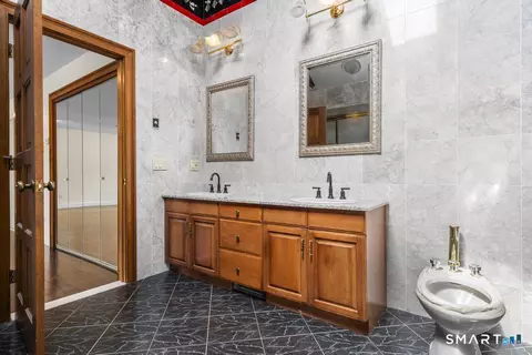 Bath - 49 Partridge Ln, Middletown, CT 06457 photo 2 of 3
