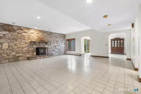 Living - 49 Partridge Ln, Middletown, CT 06457 photo 8 of 9