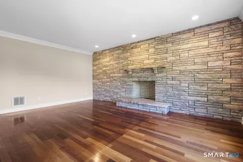 Living - 49 Partridge Ln, Middletown, CT 06457 photo 1 of 7