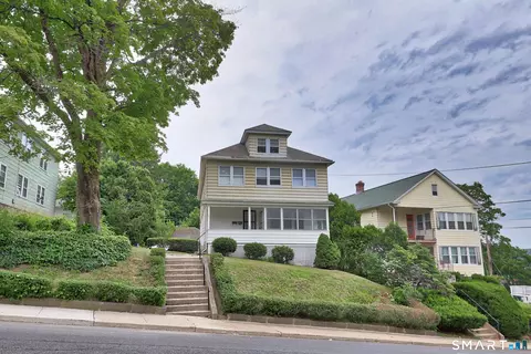 917 Cooke St, Waterbury, CT 06704