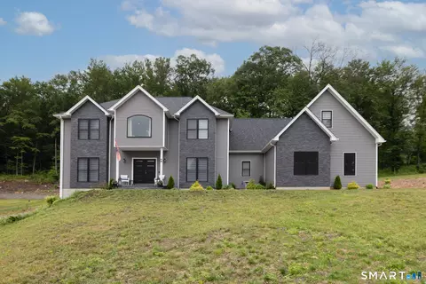 4 Oakengate Rd, Wolcott, CT 06716