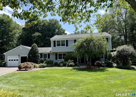 107 Buckboard Ln, Fairfield, CT 06824