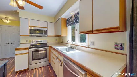 Kitchen - 382 Cold Spring Dr, Westbrook, CT 06498 photo 5 of 5