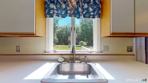 Kitchen - 382 Cold Spring Dr, Westbrook, CT 06498 photo 4 of 5