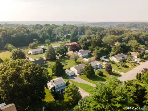 15 Curran St, Norwich, CT 06360
