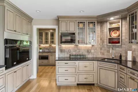 Kitchen - 8 Horseshoe Ridge Rd, Sandy Hook, CT 06482 photo 3 of 7
