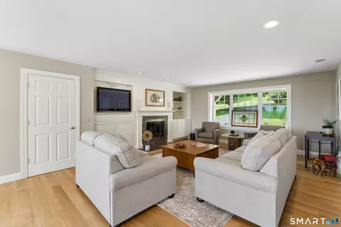 Living - 8 Horseshoe Ridge Rd, Sandy Hook, CT 06482 photo 1 of 3