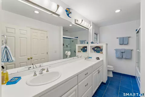 Bath - 8 Horseshoe Ridge Rd, Sandy Hook, CT 06482 photo 4 of 5