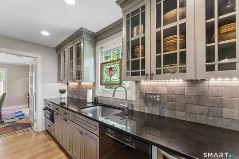 Kitchen - 8 Horseshoe Ridge Rd, Sandy Hook, CT 06482 photo 6 of 7