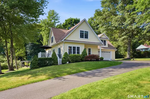 16 Blueberry Hill Rd, Bridgewater, CT 06752
