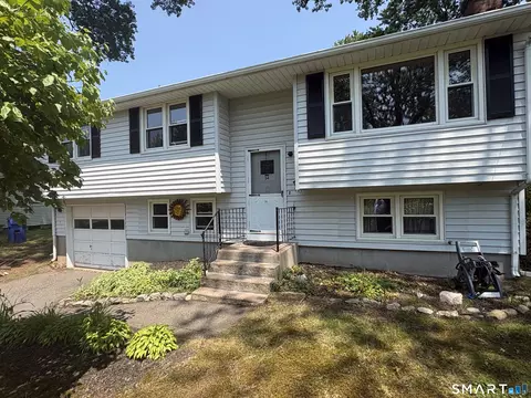 34 Berkeley Pl, Newington, CT 06111