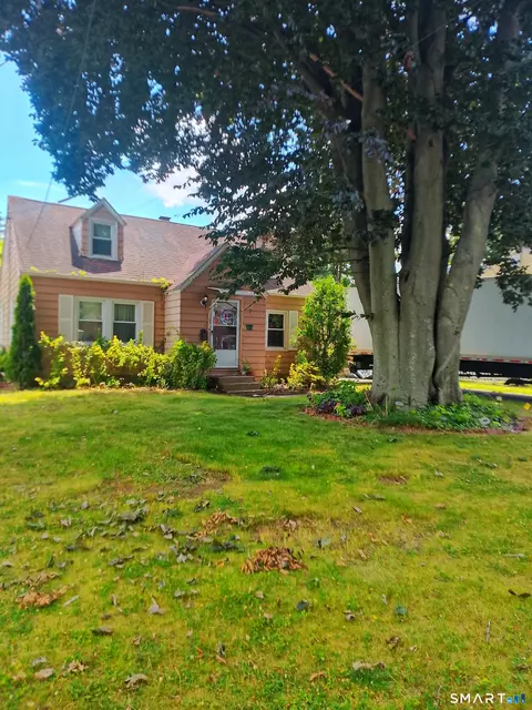 39 Wadsworth St, East Hartford, CT 06118