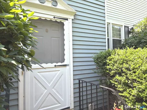 55 Mill Plain Rd #9-2, Danbury, CT 06811