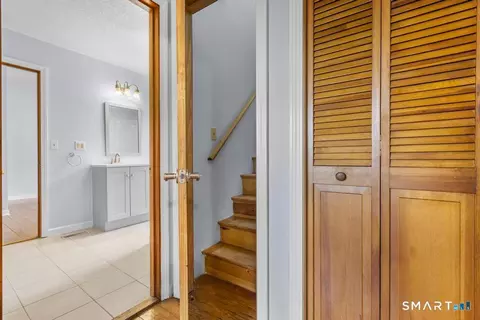 Entry Way - 36 Central Ave, Hamden, CT 06517 photo 3 of 3