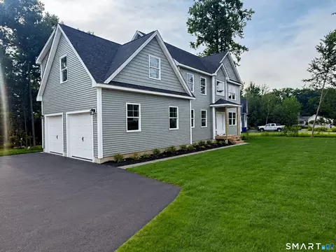 2 Town Line Dr, East Hampton, CT 06424