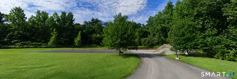 120 Rescue Ln, Bloomfield, CT 06002